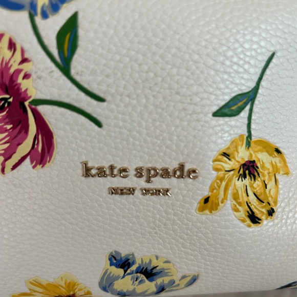 Kate Spade Knott Tulip Toss Embellished Medium Crossbody Tote KB282 White & Pink - Picture 2 of 16